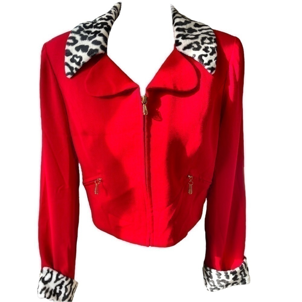 𝅺KELLY Graham cropped jacket, size 8, zipped front and pockets, shoulder pads
